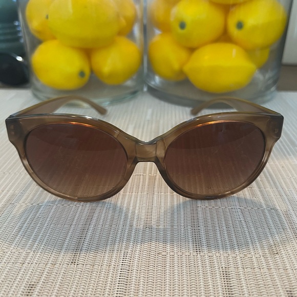 Tory Burch Light Brown Tortoise Round Sunglasses - EUC! - Picture 1 of 5